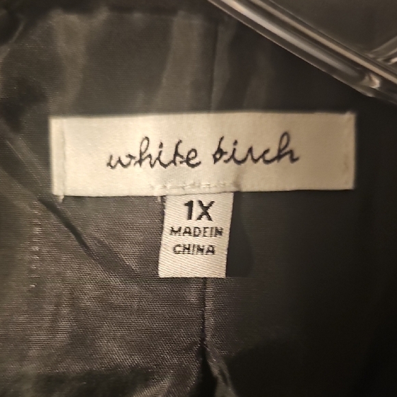 Classic Black Women's Blazer - Picture 2 of 6